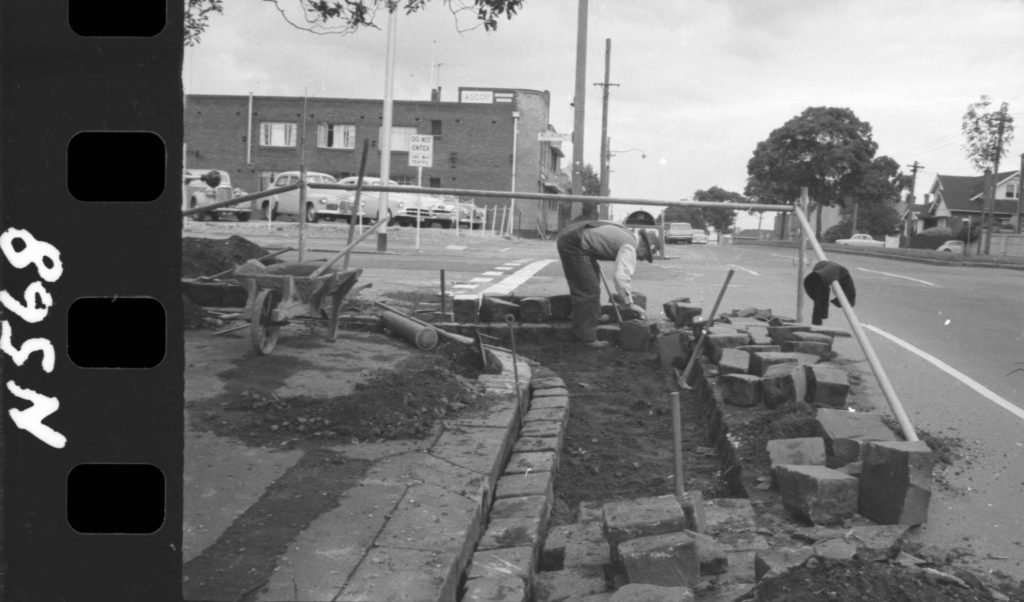 N568 Image showing resetting of kerbs for reconstruction on Hoddle Street