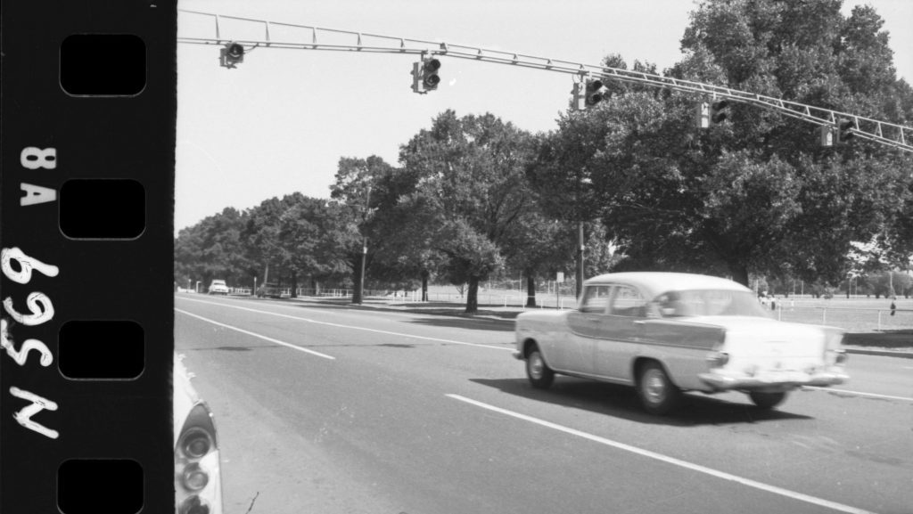 N569 Image showing a passing car on Hoddle Street