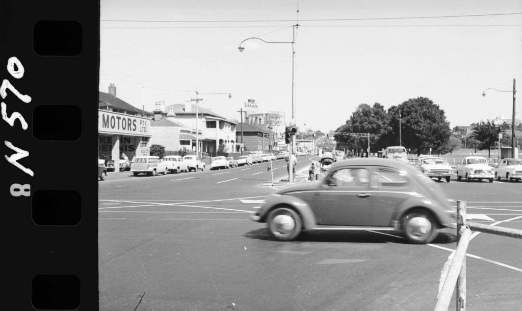 N570 Image showing a passing car on Hoddle Street