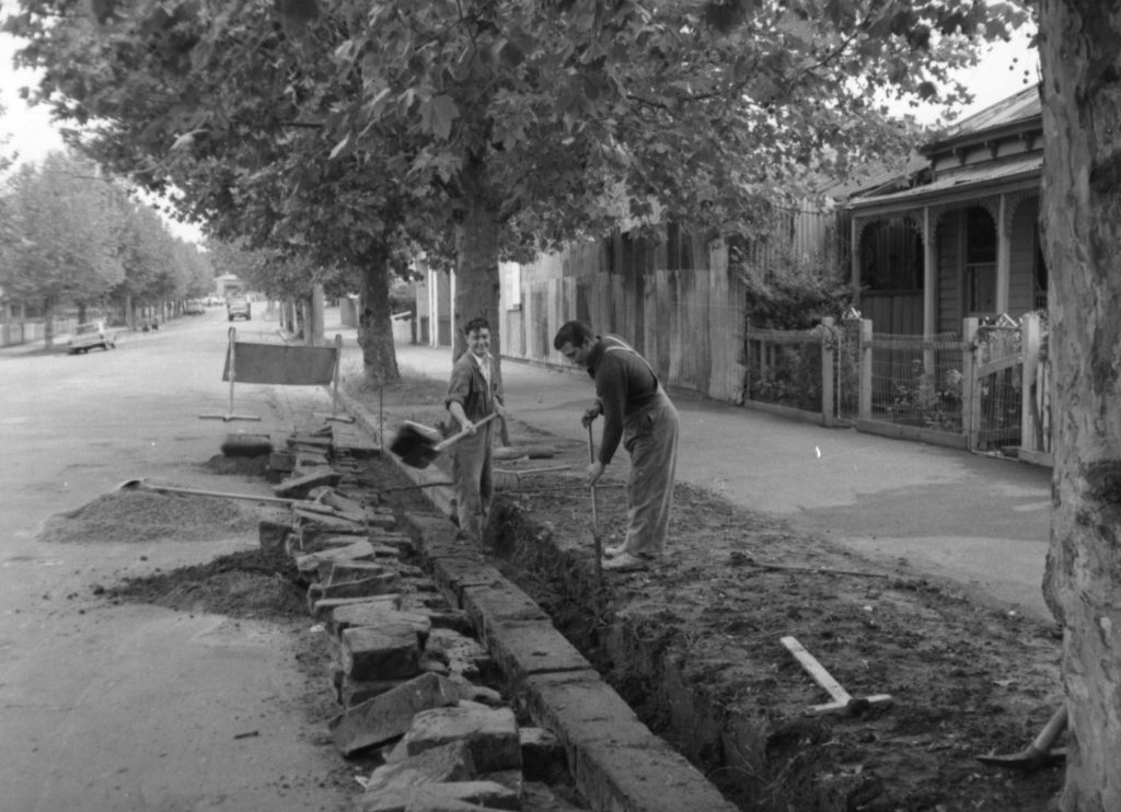 N581 Image showing reconstruction of kerbing along Rankins Road