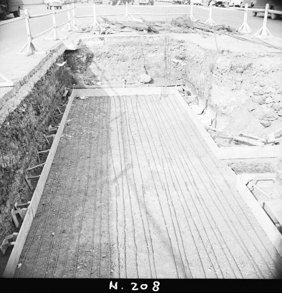 N208 Image showing placing of the bottom layer of floor reinforcement during construction of a weighbridge on Flinders Street