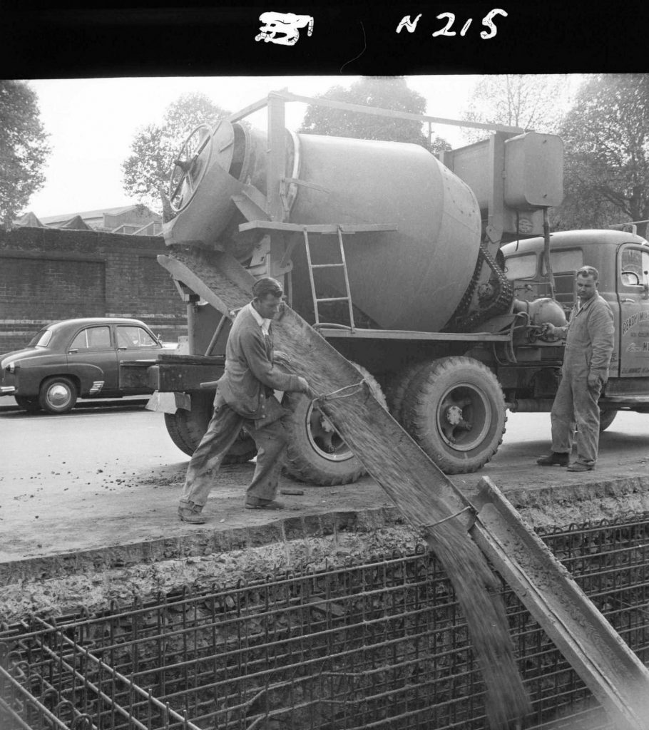 N215 Image showing discharge of ready-mix concrete during construction of a weighbridge on Flinders Street