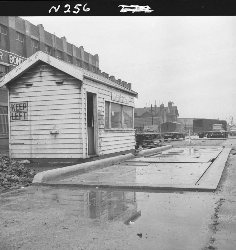 N256 Image showing a general view of the completed weighbridge and hut on Flinders Street