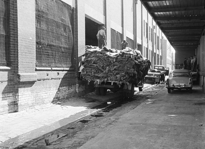 N1026 Image showing loading and unloading of hides behind Houghtons, in Corporation Lane