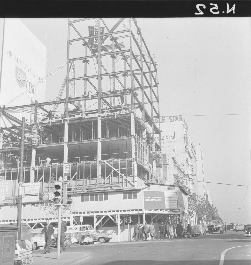 N52 Image showing hoardings around the Pearl Assurance Building on Queen Street