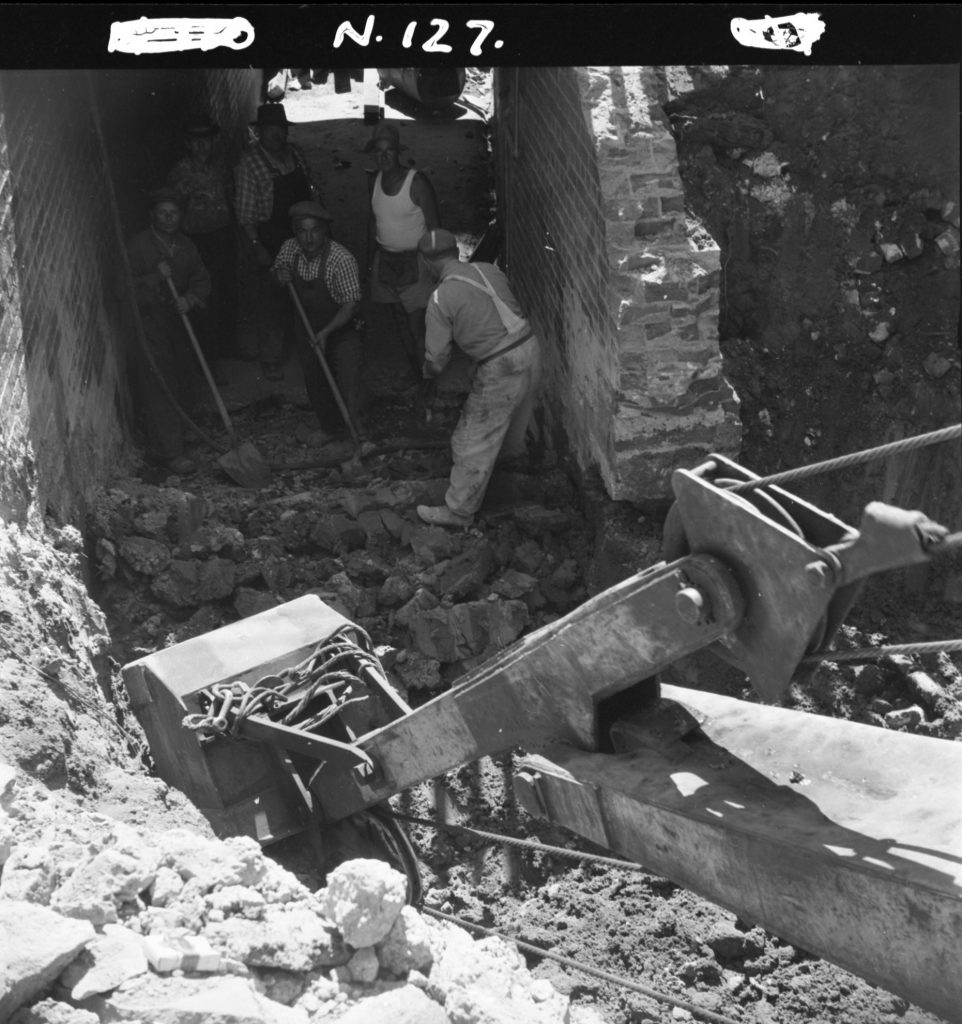 N127 Image showing construction of Kensington Railway Station