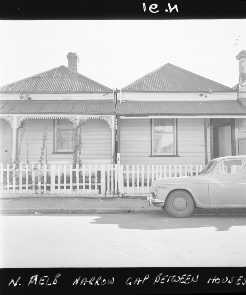 N91 Image showing the narrow gap between houses in North Melbourne