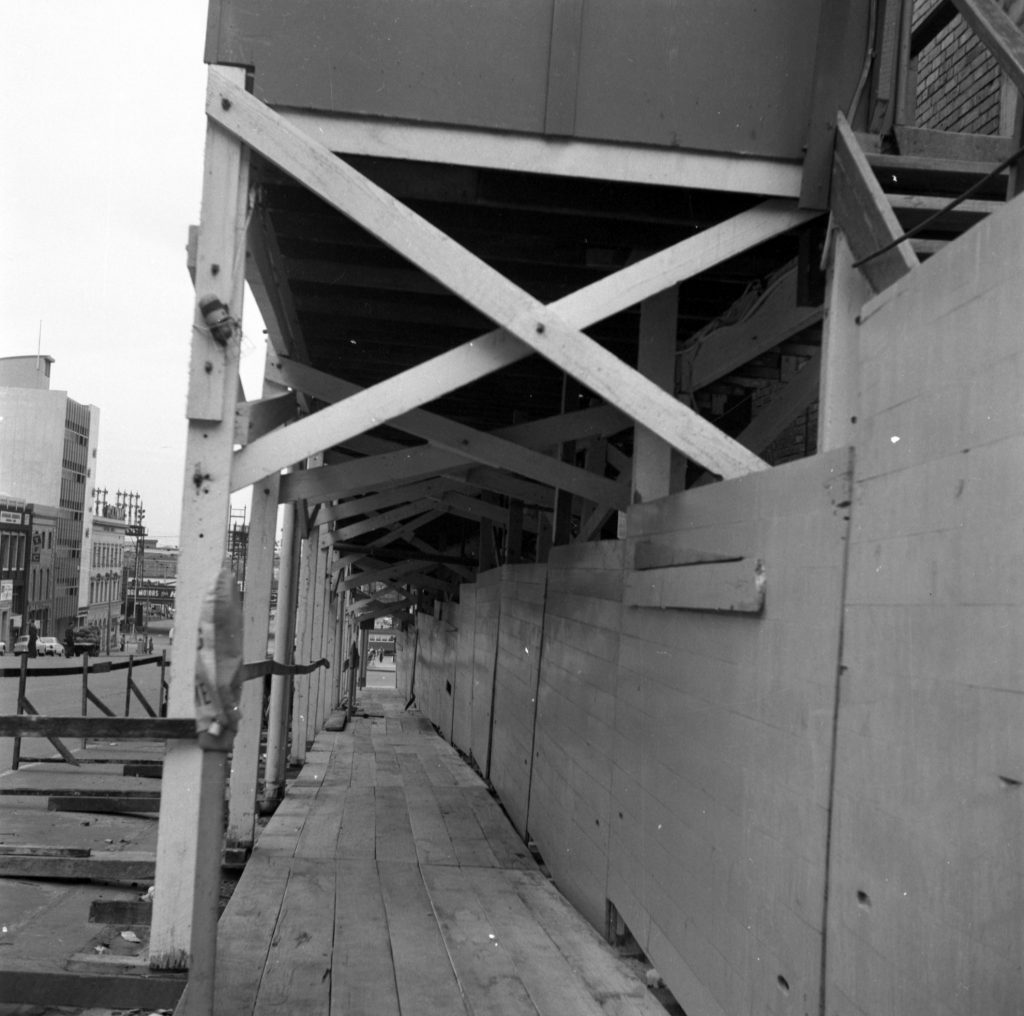 N89 Image showing hoardings and a storm drain around the Royal Globe Insurance building on Collins Street