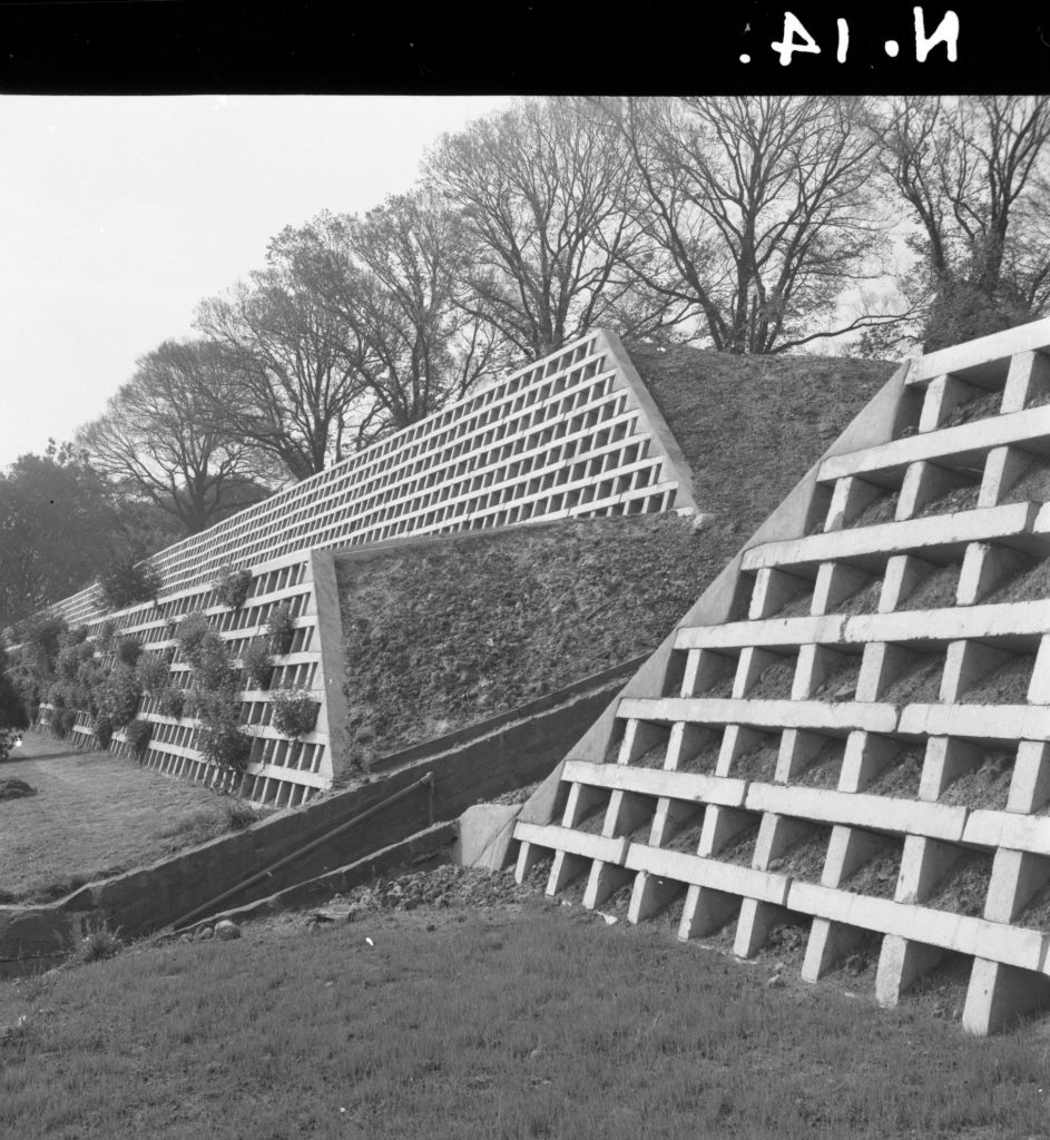 N14 Image showing a block wall around Flagstaff Gardens