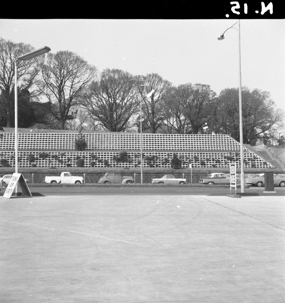 N15 Image showing a block wall around Flagstaff Gardens