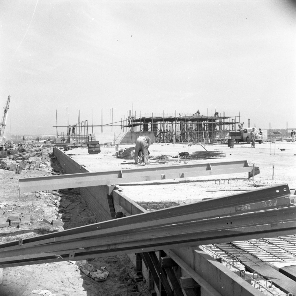 N358 Image showing construction of the Fish Market on Footscray Road