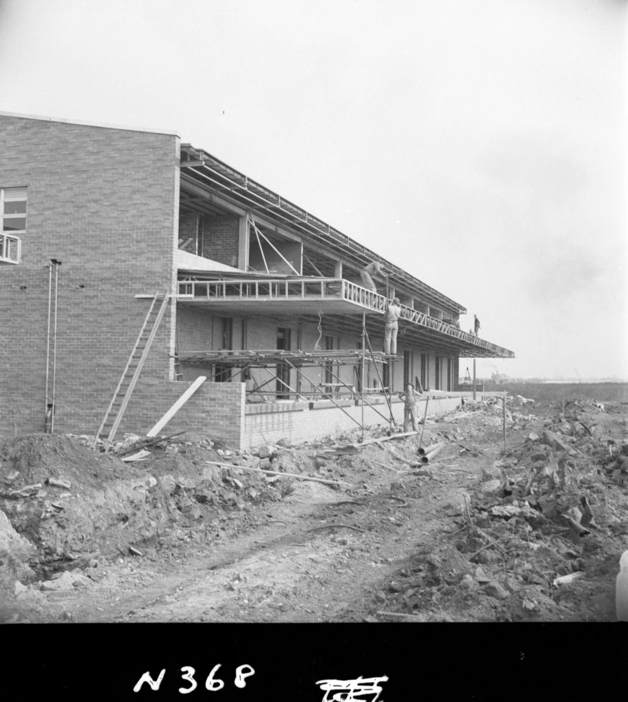 N368 Image showing construction of the Fish Market on Footscray Road