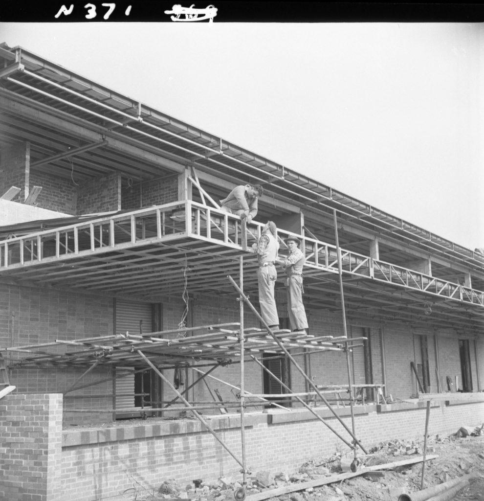 N371 Image showing construction of the Fish Market on Footscray Road