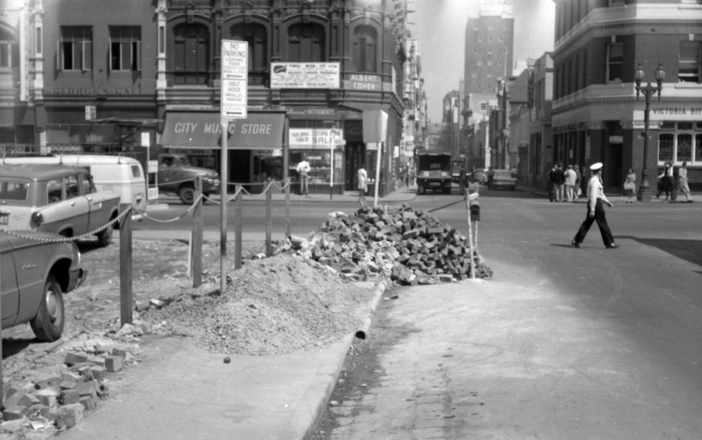 N608 Image showing Postmaster-General (P.M.G.) works on Russell Street and Little Bourke Street