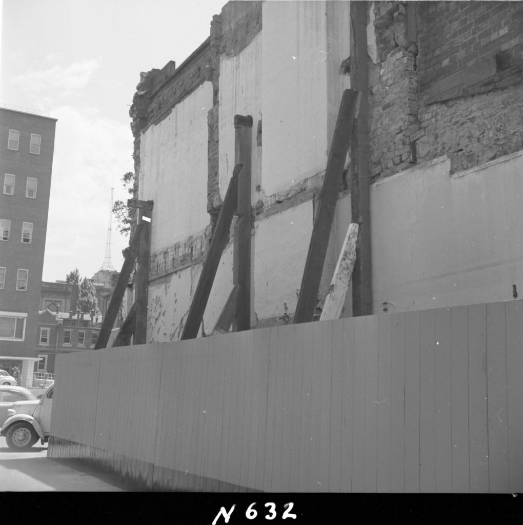 N632 Image showing shoring of corner building in Hefferman Lane