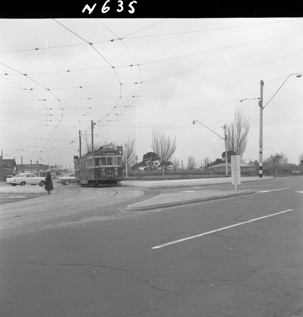 N635 Image showing channelisation along Racecourse Road and Ascot Vale Road