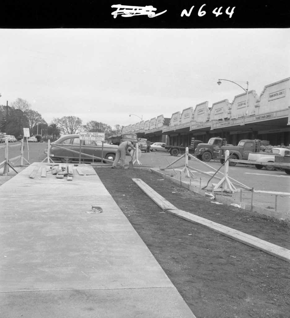 N644 Image showing construction of a concrete roundabout and traffic island near the Queen Victoria Market