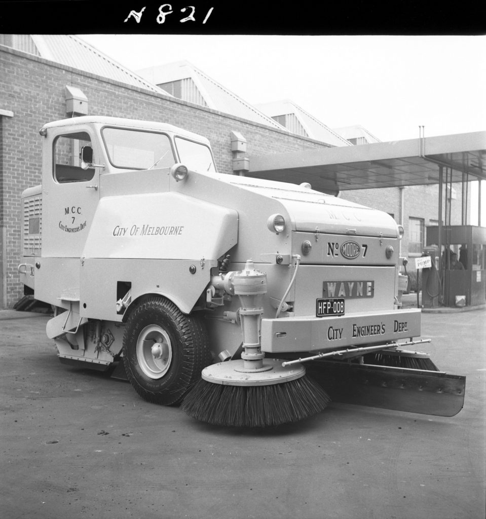 N821 Image of a Wayne road sweeper