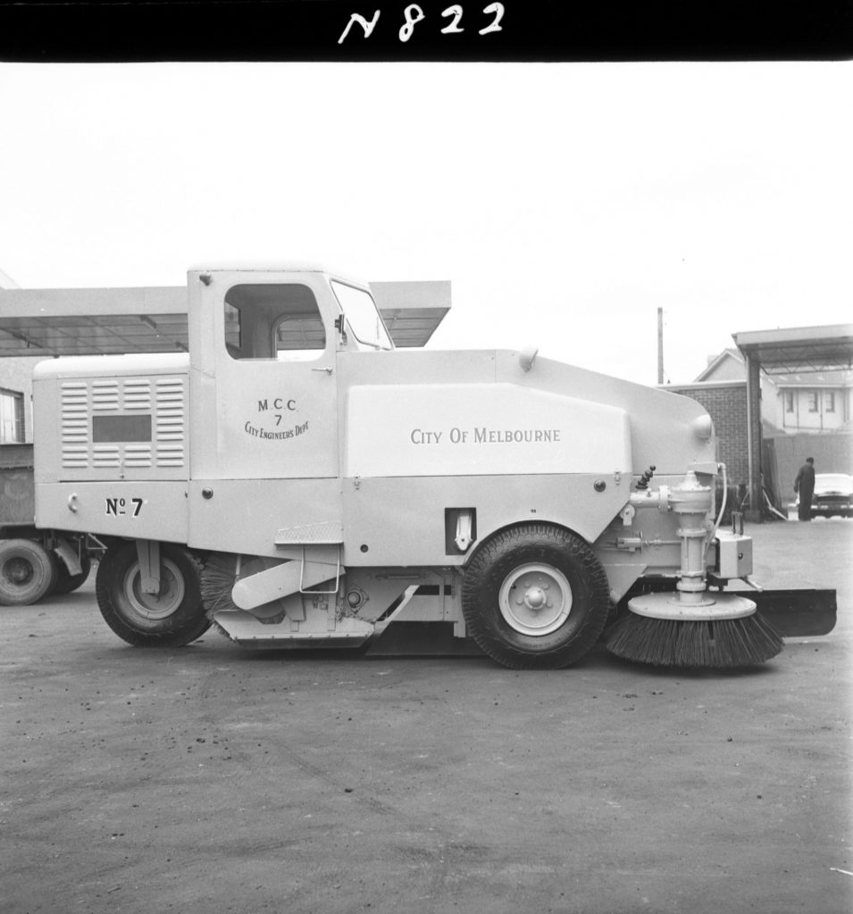 N822 Image of a Wayne road sweeper