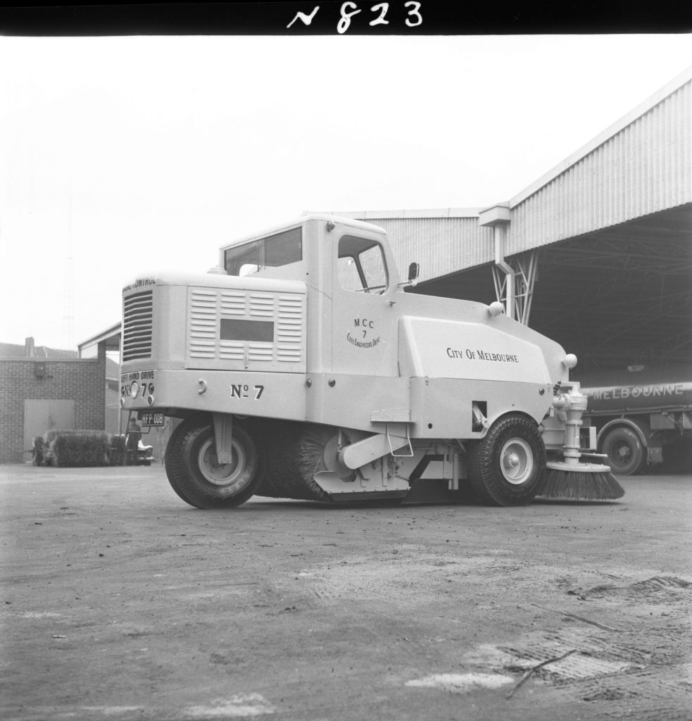 N823 Image of a Wayne road sweeper