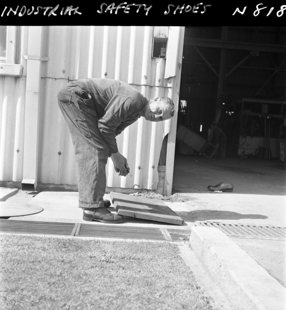 N818 Image showing testing of industrial safety shoes with weights