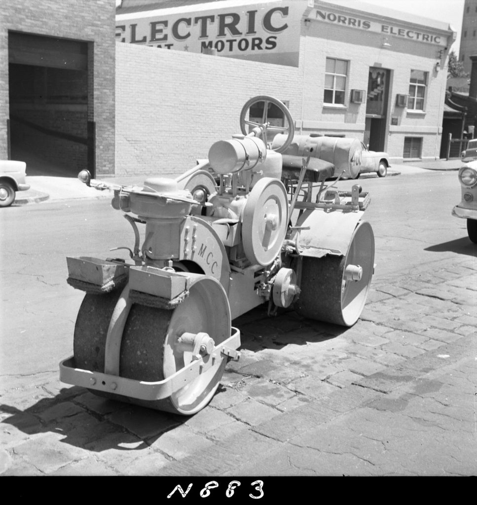 N883 Image of a footpath roller