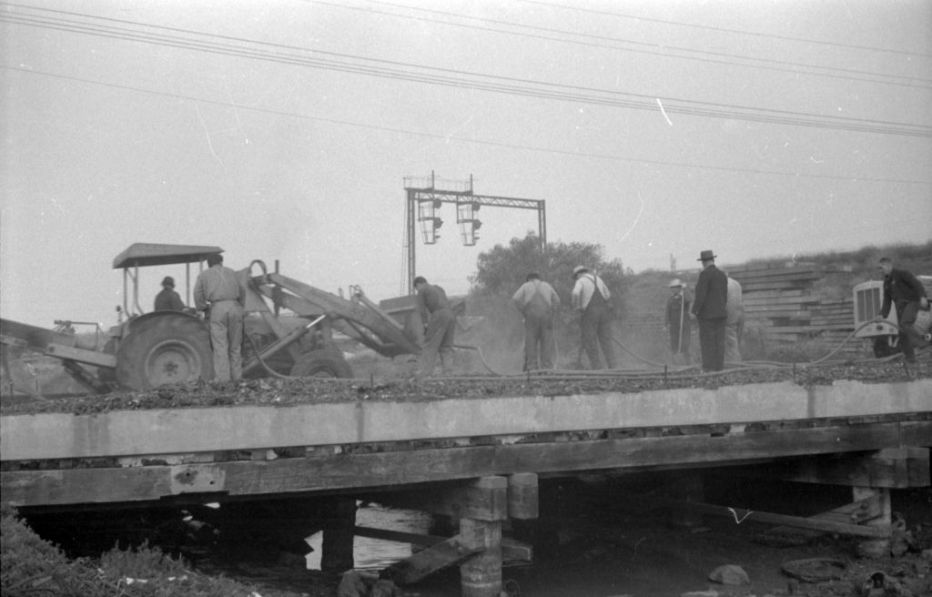 N888 Image showing construction of Sims Street Bridge