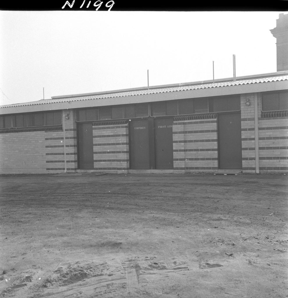 N1199 Image showing the amenities block at Yarra Park car park