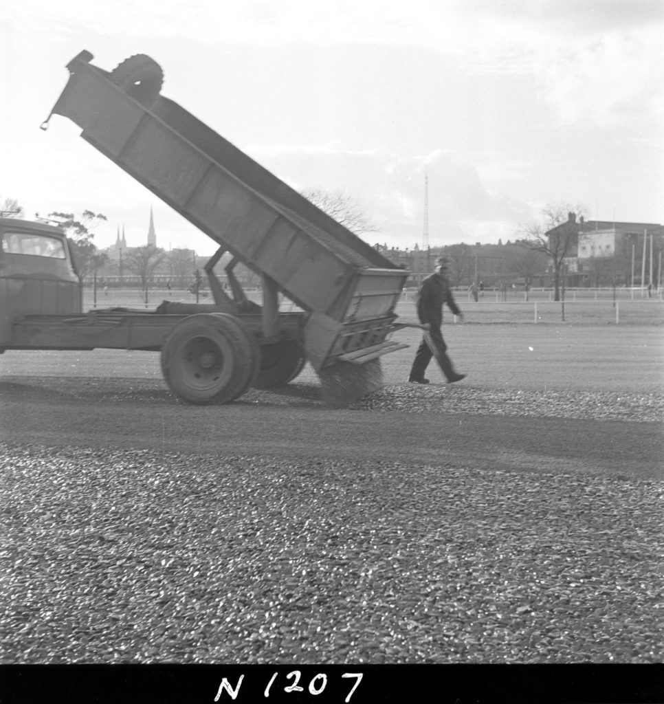 N1207 Image showing construction of Yarra Park car park