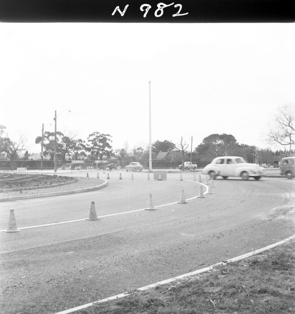 N982 Image showing channelisation on Swanston Street, near Cemetery Road