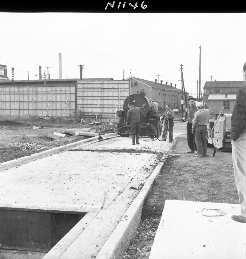 N1146 Image showing construction of a weighbridge on Dudley Street