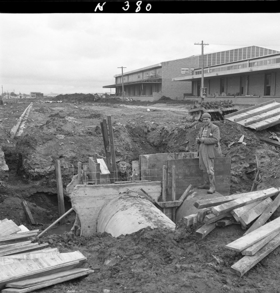 N380 Image showing digging of a pit during construction of the Fish Market on Footscray Road