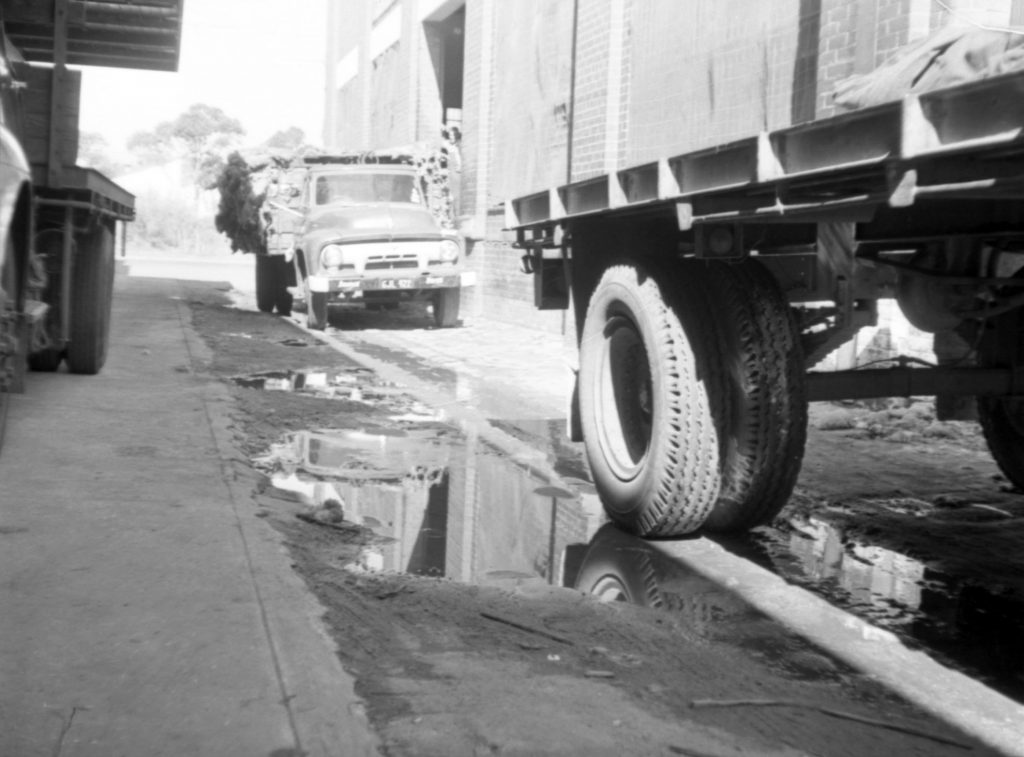 N1032 Image showing the condition of Corporation Lane due to heavy traffic