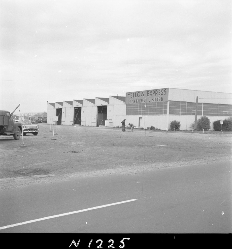 N1225 Image of Yellow Express prior to construction of Footscray Road