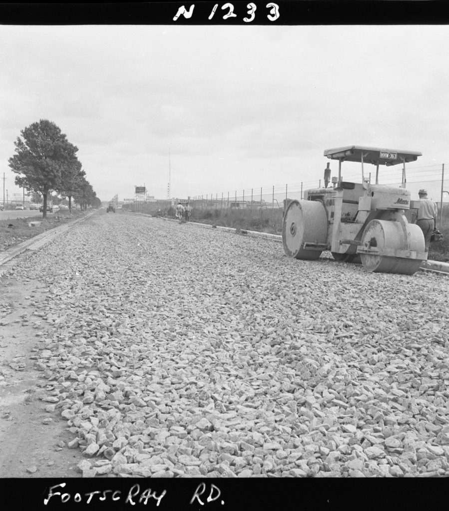 N1233 Image showing construction of the Footscray Road north service road