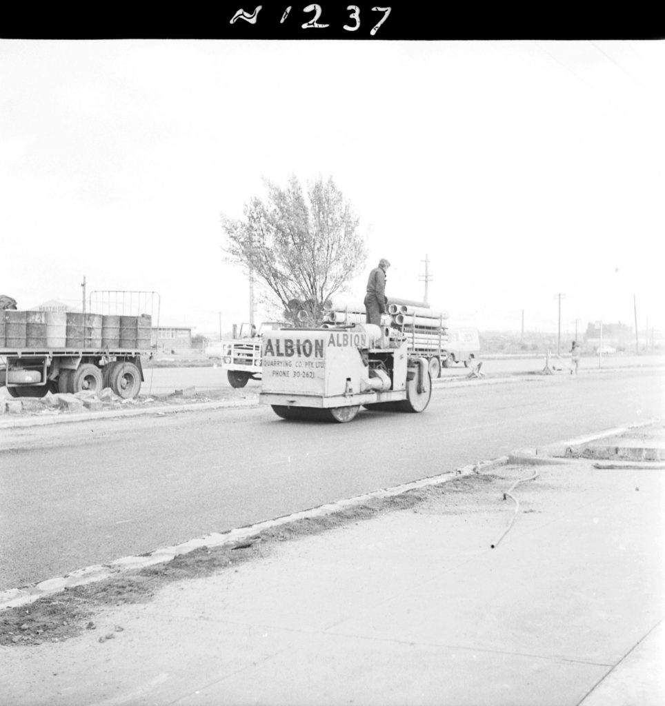 N1237 Image showing construction of Footscray Road