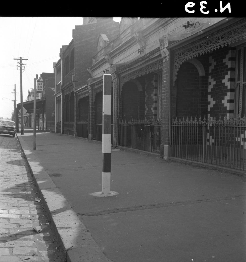 N39 Image of a pedestrian crossing post