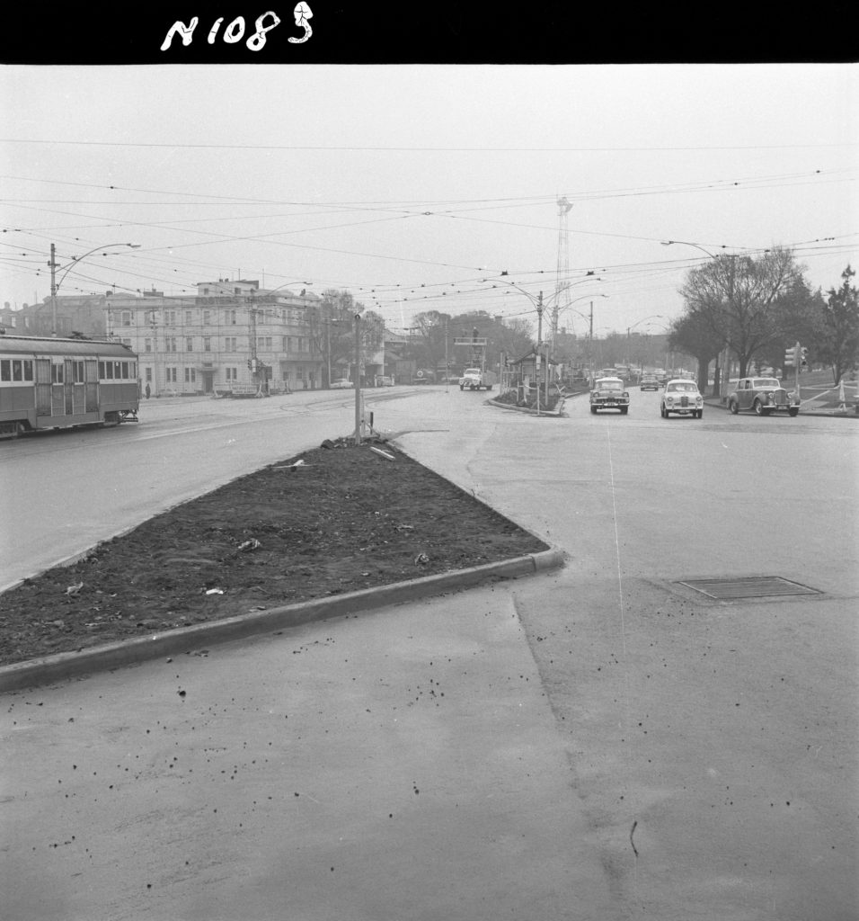 N1083 Image showing the corner of St Kilda Road and Domain Road, looking north