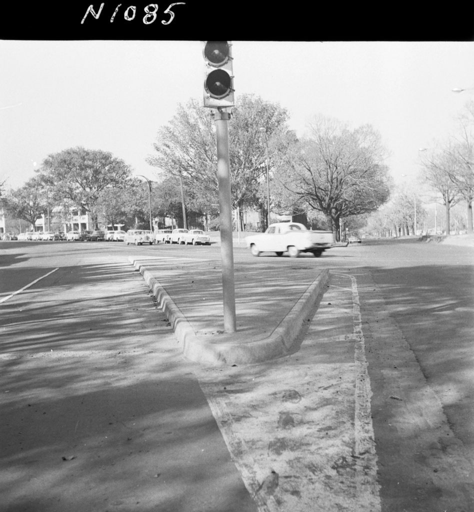 N1085 Image showing the junction of St Kilda Road and Toorak Road