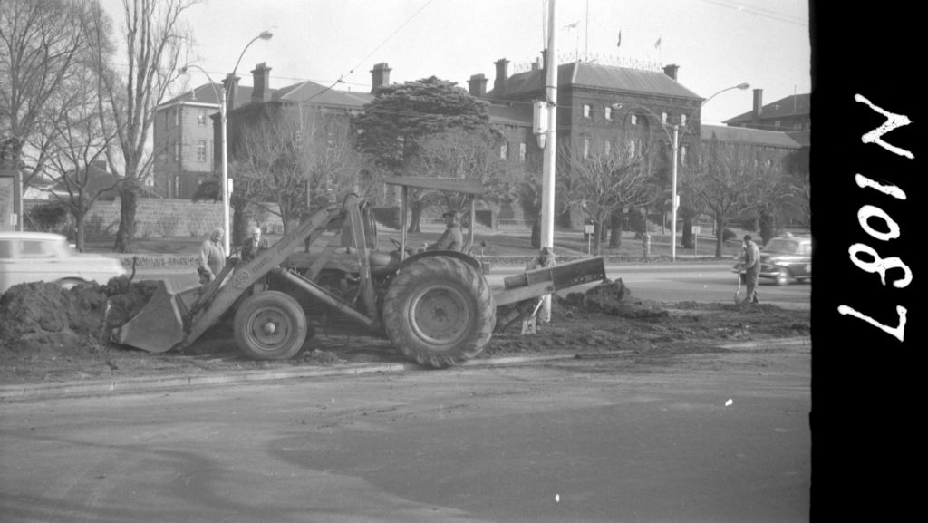 N1087 Image showing work on a plantation on St Kilda Road