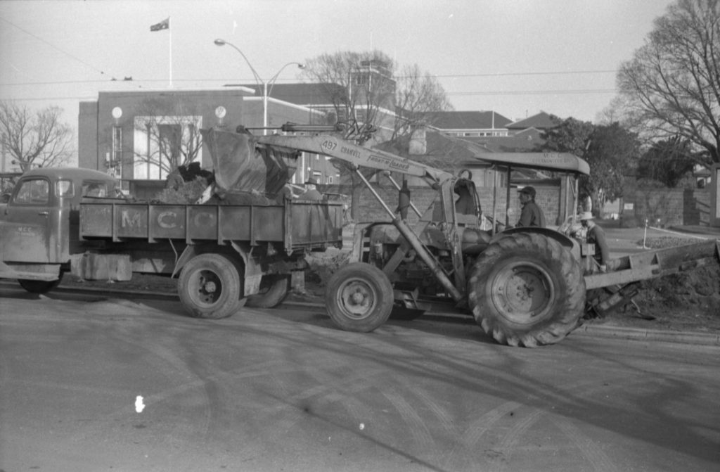 N1088 Image showing work on a plantation on St Kilda Road