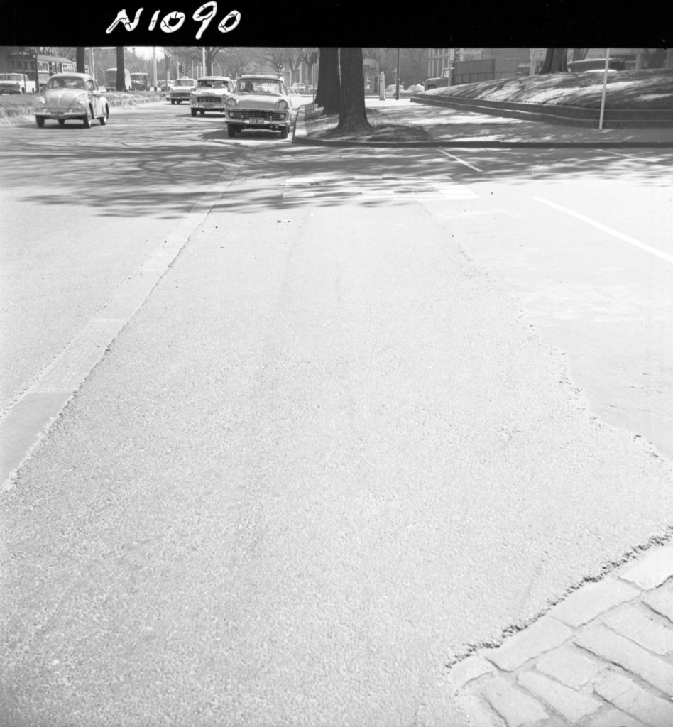 N1090 Image showing a dished crossing on the corner of St Kilda Road and Toorak Road after asphalting