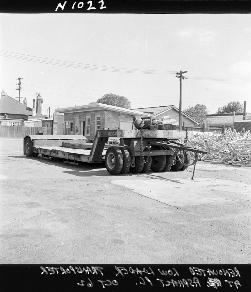 N1022 Image of a low loader transporter