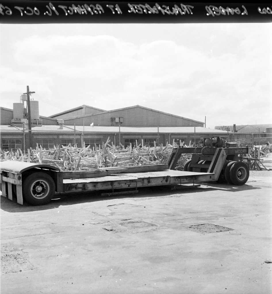 N1023 Image of a low loader transporter