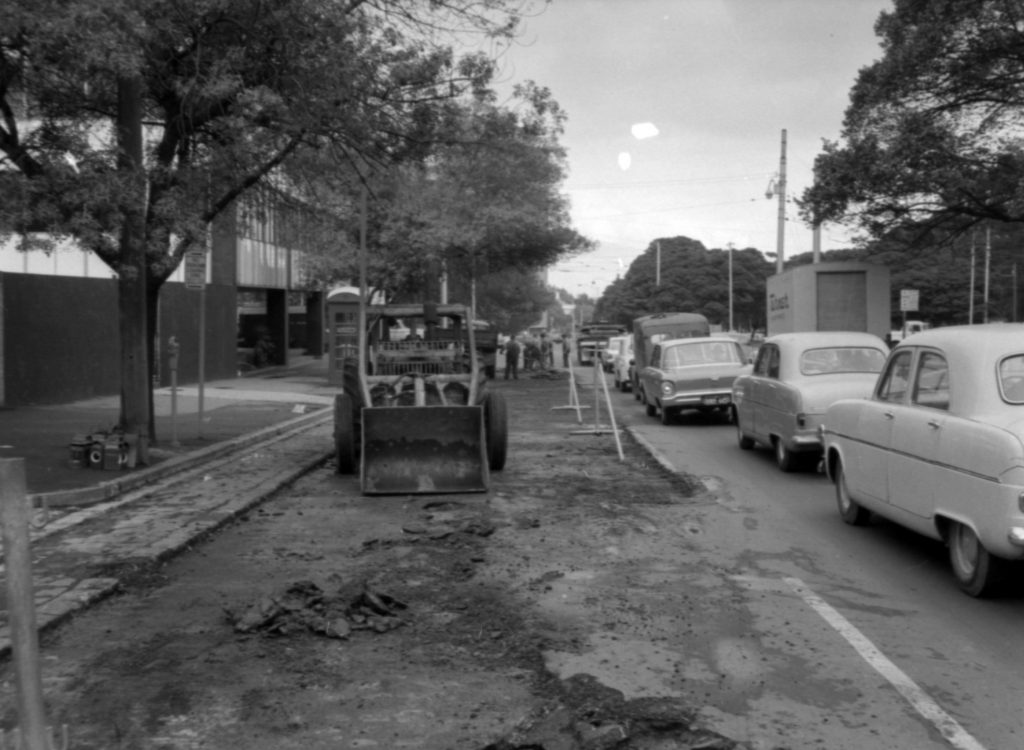 N143 Image showing roadworks on Victoria Parade