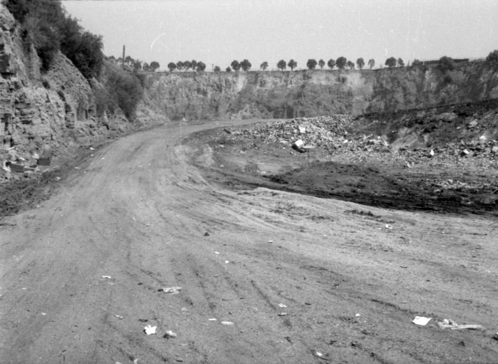 N536 Image showing the road to the north end of Melbourne City Council tip