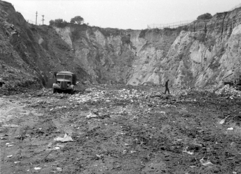 N537 Image showing the top of the refuse at Melbourne City Council tip