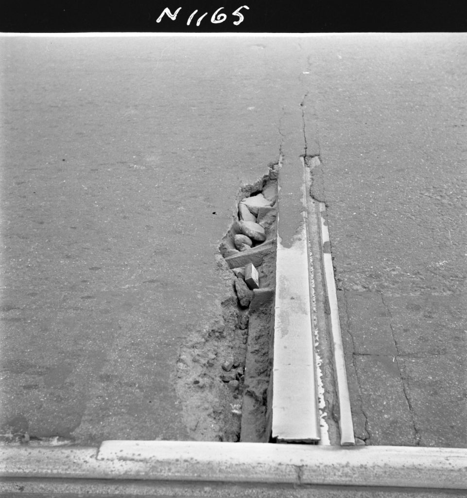 N1165 Image showing damage to the old centre expansion joint on Spencer Street bridge