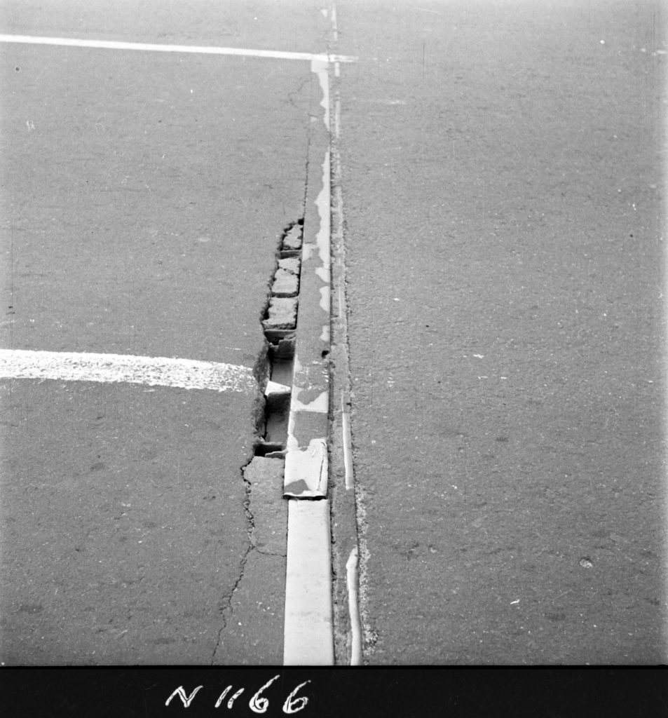 N1166 Image showing damage to the old centre expansion joint on Spencer Street bridge