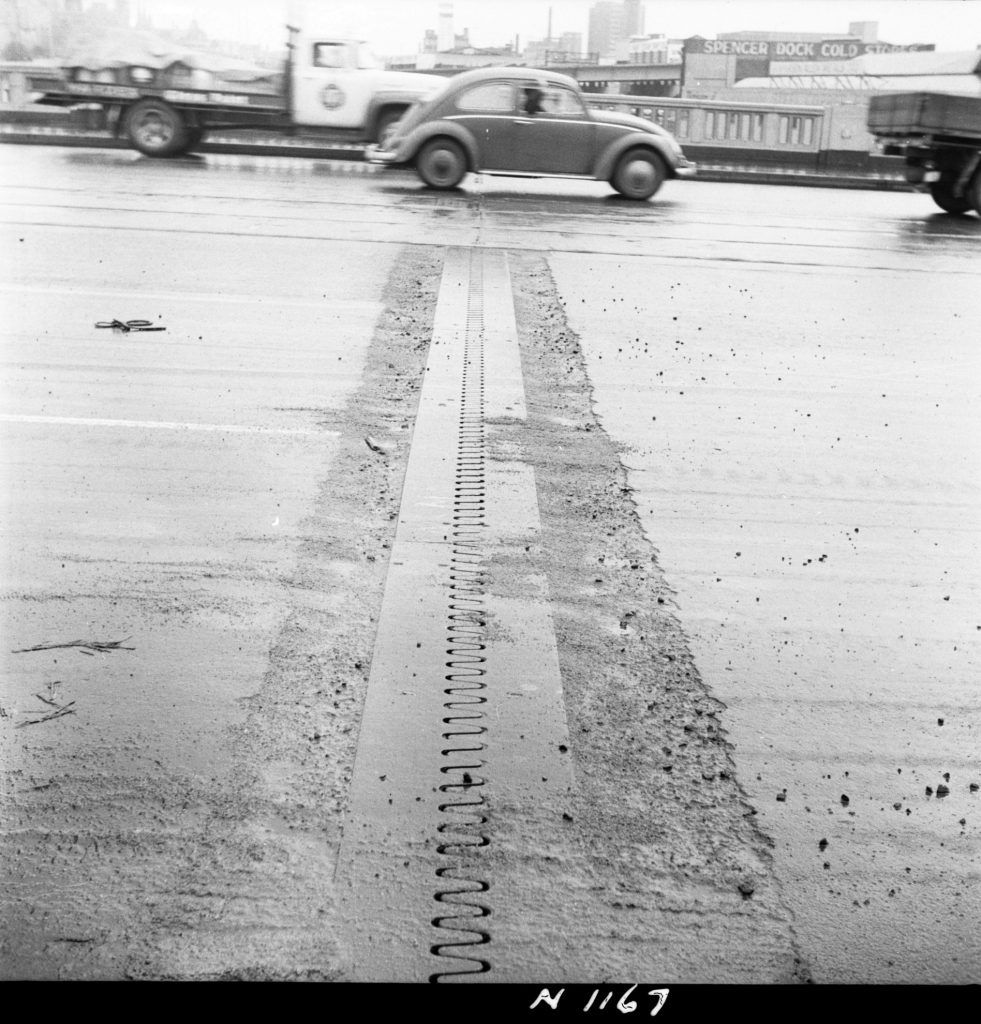 N1167 Image showing the new expansion joint on Spencer Street bridge